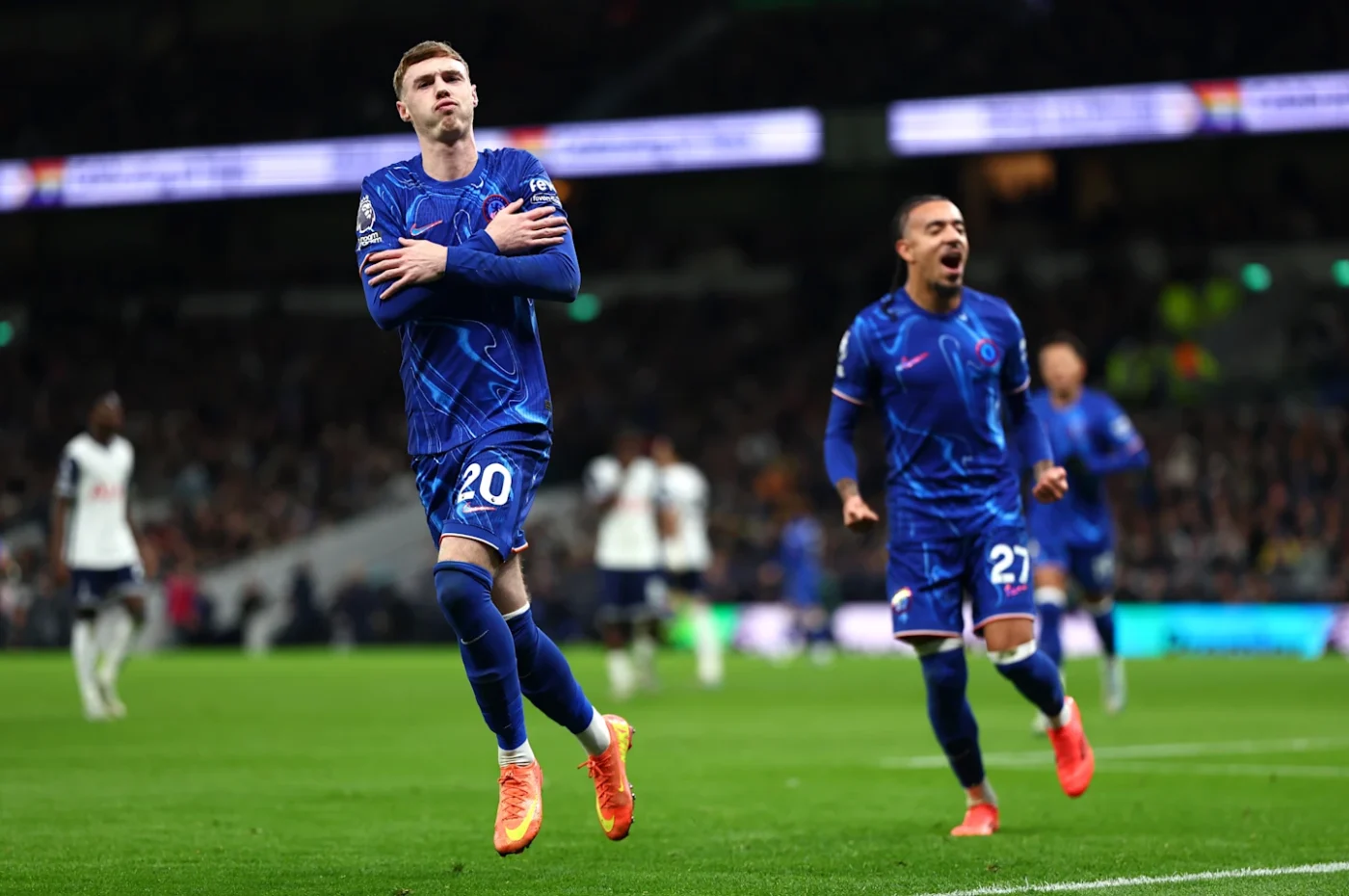 Chelsea cũng đang bay cao